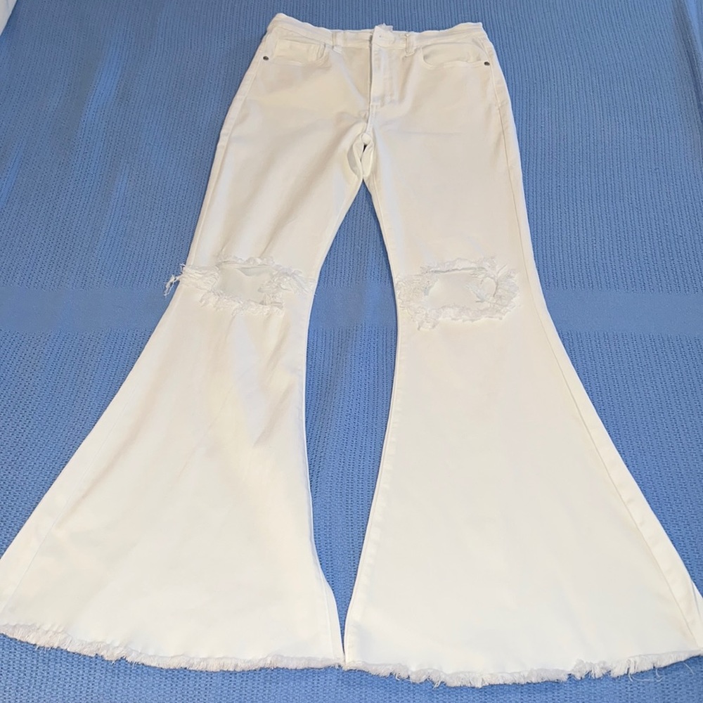 NWT Sneak Peak White Distressed Bell Bottom Flare Jeans Sz 7/28